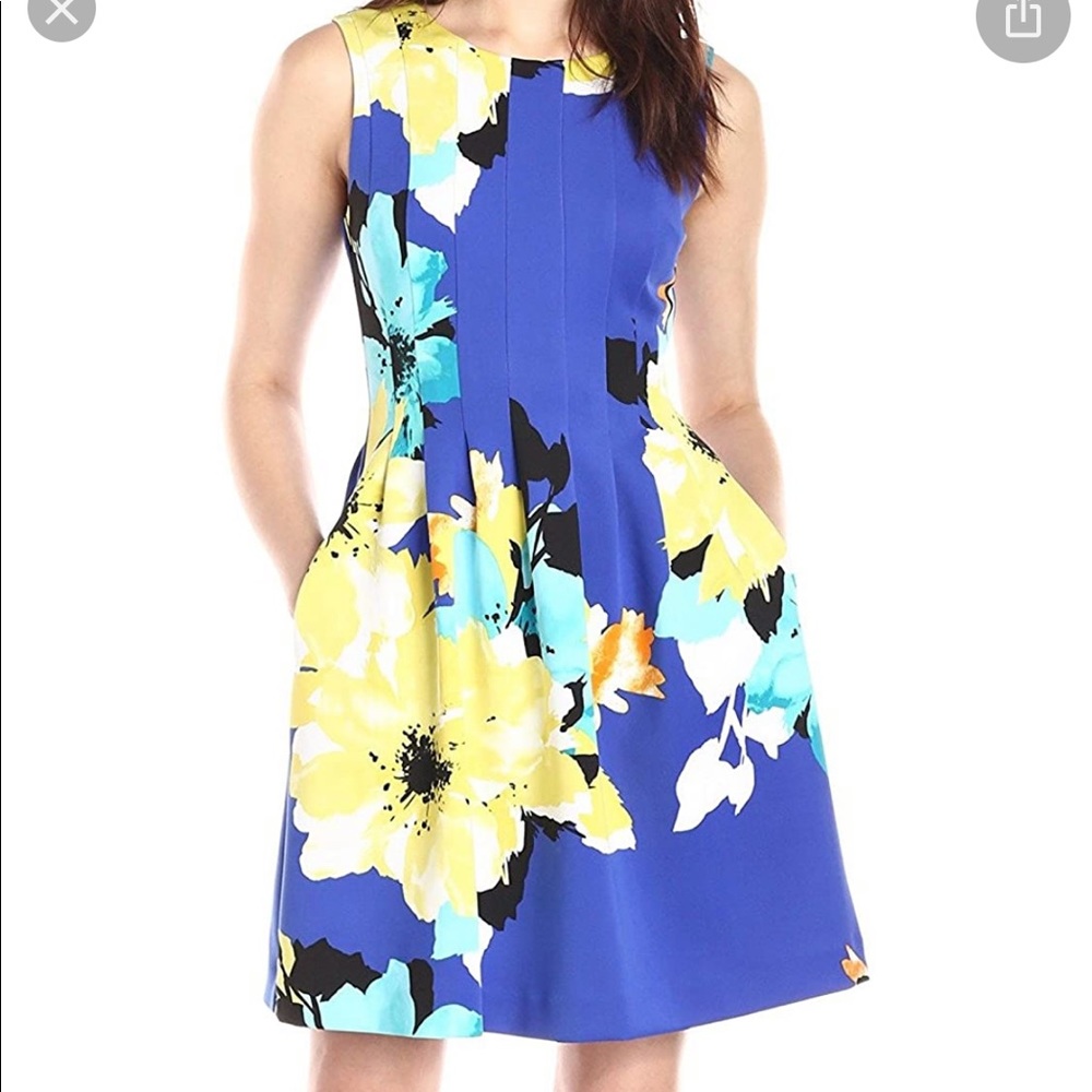 NWT Vince Camuto Pleated Floral Dress, Size 2